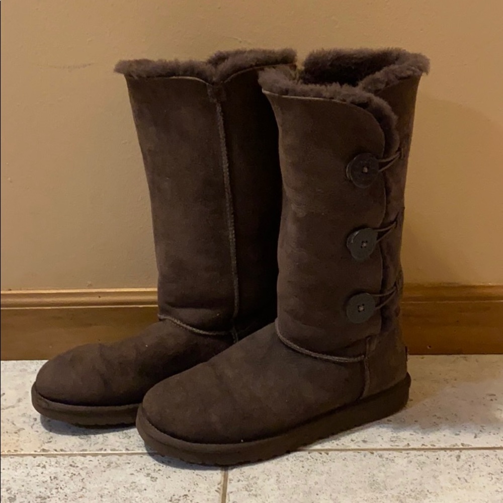 UGG Bailey Button Triplet Brown